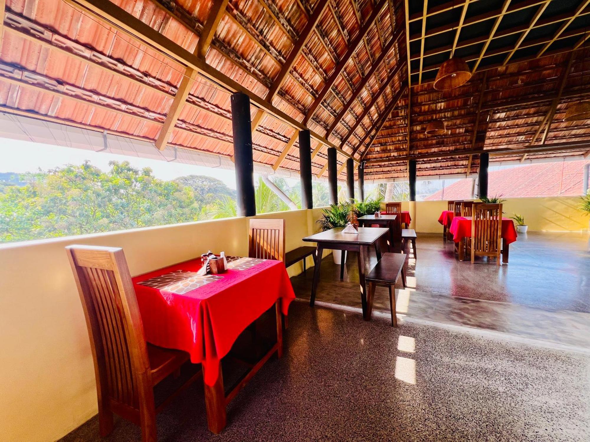 Seacoast Inn Fortkochi Fort Kochi Exterior foto